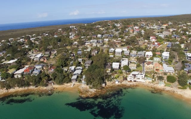 Nolan's listing on misterb&b - Great Snorkelling at this beach
