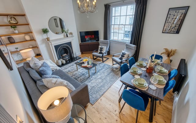 The Hideaway- 2 Bed Stunning City Apartment, Spacious, Sleeps 6