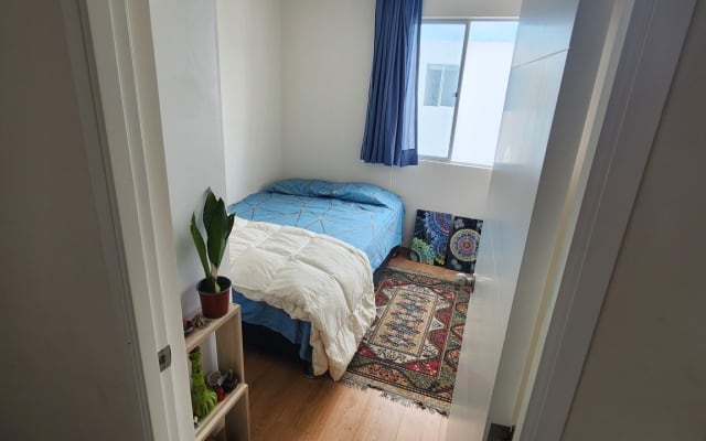 Quarto confortável num apartamento acolhedor e reservado