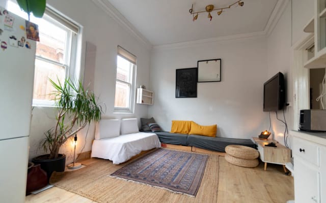 Kia's listing on misterb&b - Lounge room and Kitchen