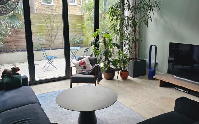 Lovely guest room in leafy Islington!