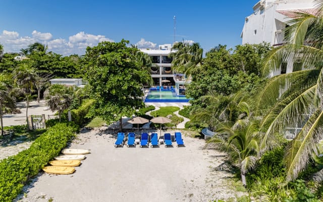 13SUITES - HÉBERGEMENT COMPLET EN BORD DE MER - MARIAGES - RETRAITES -