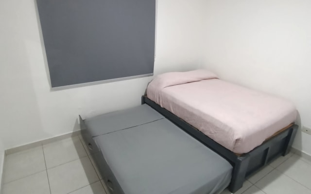 quiet, comfortable, beautiful apartment in private area. - Picture 4