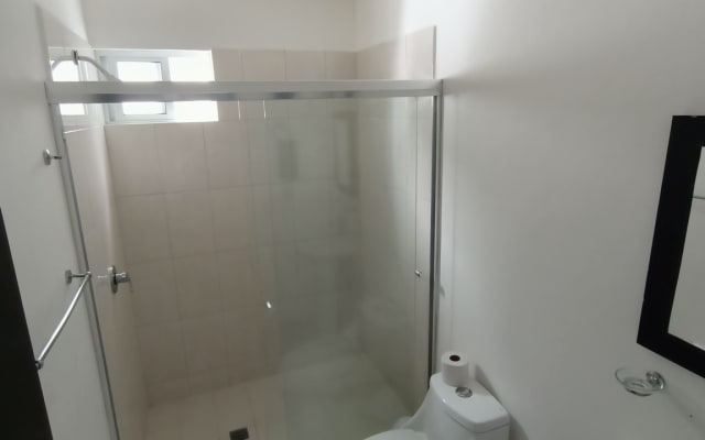 quiet, comfortable, beautiful apartment in private area. - Picture 7