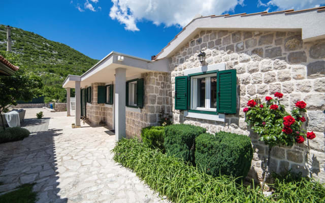 Villa avec piscine chauffée, très calme, pas de voisins