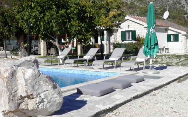 Villa avec piscine chauffée, très calme, pas de voisins