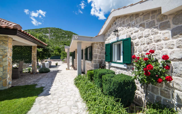 Villa avec piscine chauffée, très calme, pas de voisins