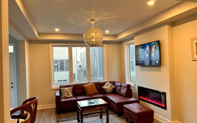 Nouveau moderne & élégant 4BD &3.5 Bath|SelfCheck-In+Parking & Kitchen-