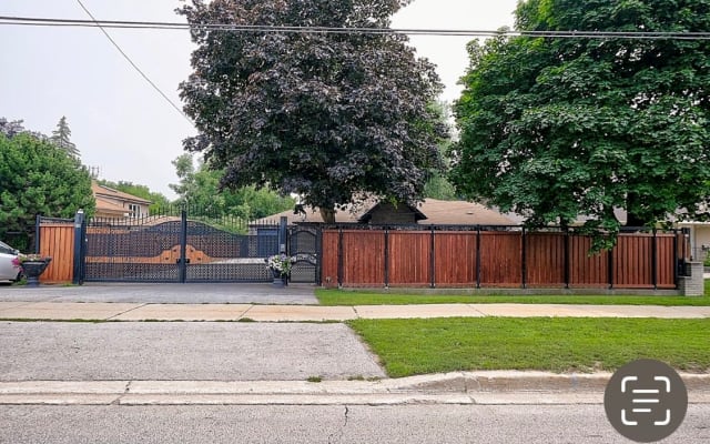 Beautiful and large master bedroom with master ensuite
 - Picture 13