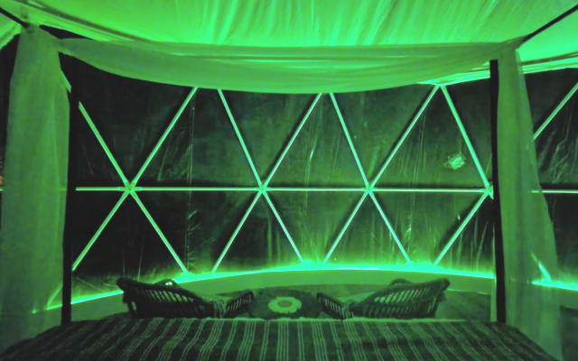 Anuncio de Brent en misterb&b - Room can be lit with various colors. 