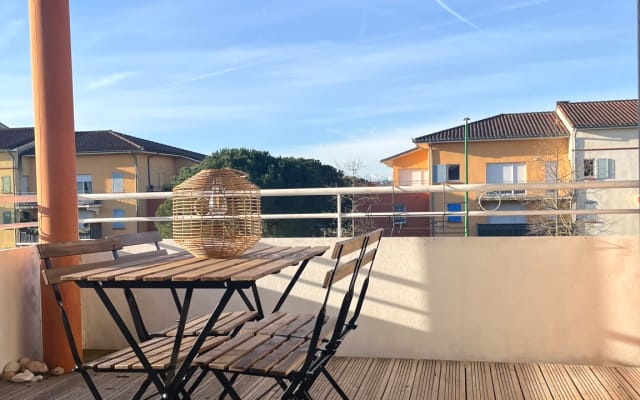 Bright apartment swimming pool terrace parking