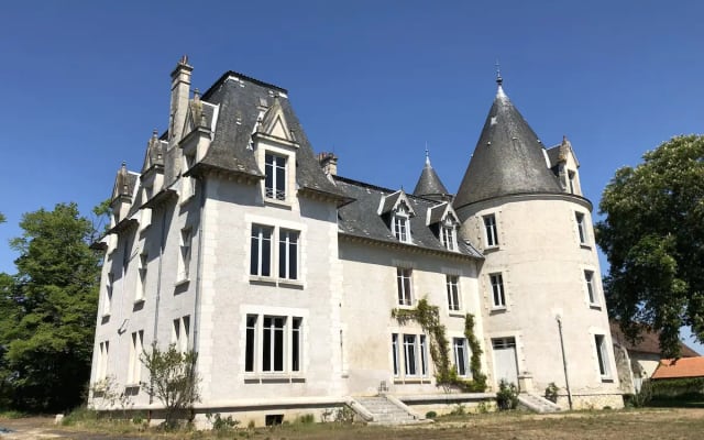 Beautiful suite in a Berry château