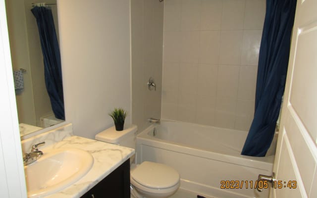 Comfy Room w/Desk & Kitchen/SelfCheck-In in Kanata#3 - Picture 15