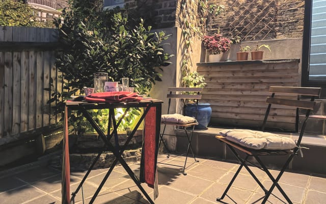 Room One in Award Winning Modern City Apartment Sleeps 2 Sole Use