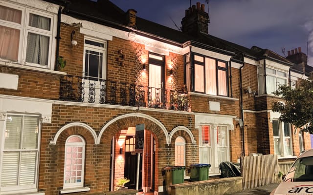 Room One in Award Winning Modern City Apartment Sleeps 2 Sole Use