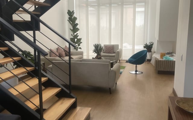 Independent room, with private bathroom, in exclusive sector
