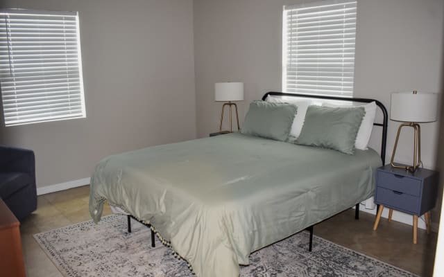 Lovely home with easy access to trendy downtown, beaches and more
