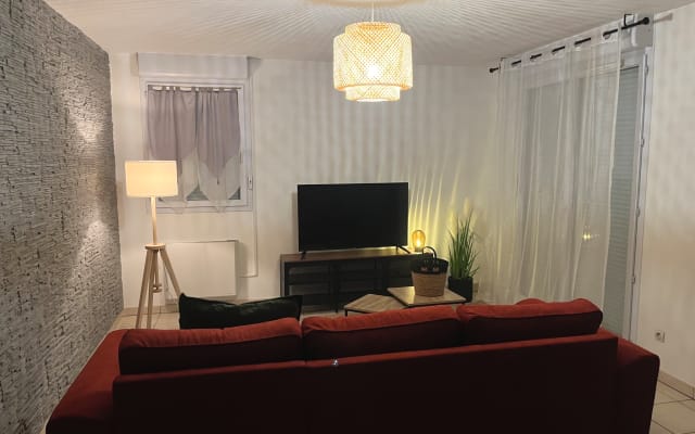 Bright apartment swimming pool terrace parking