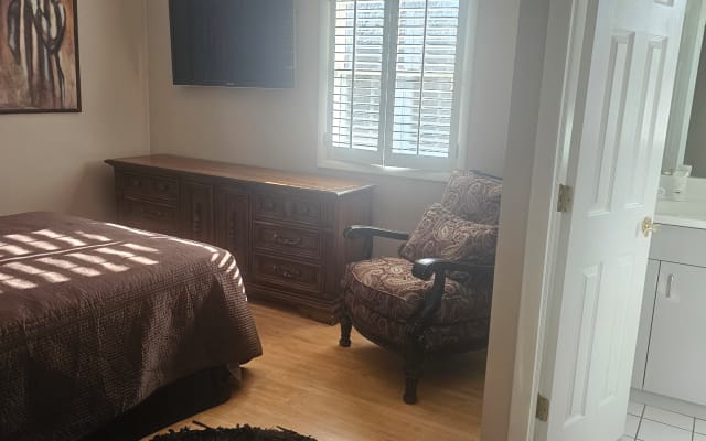 Private Room with ensuite Bath