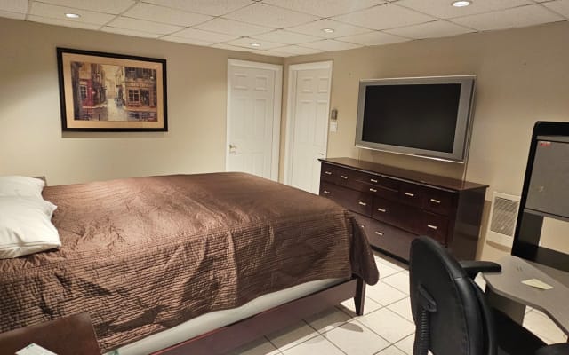 Private Room with ensuite Bath