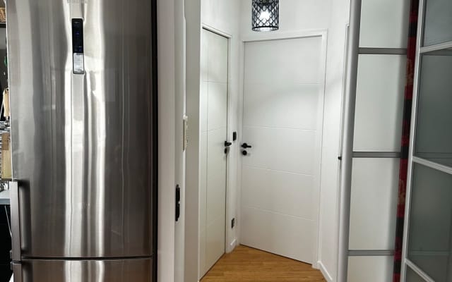 Top floor (5th), 2-room apartment 50 m2, open kitchen, fully renovated