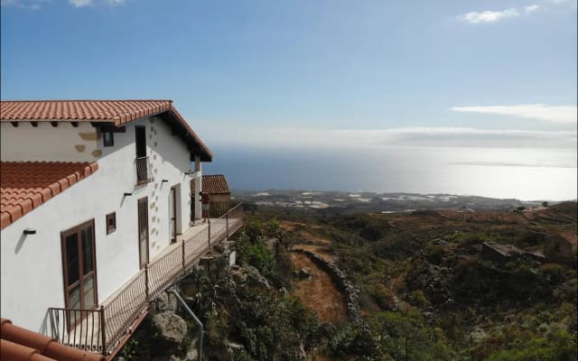 Haus im kanarischen Stil mit Meerblick, Terrasse und Swimmingpool