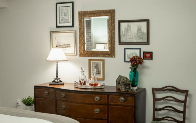 Fadi's listing on misterb&b - Decorative wall art and collages