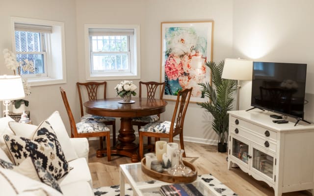 Fadi's listing on misterb&b - Dining Room