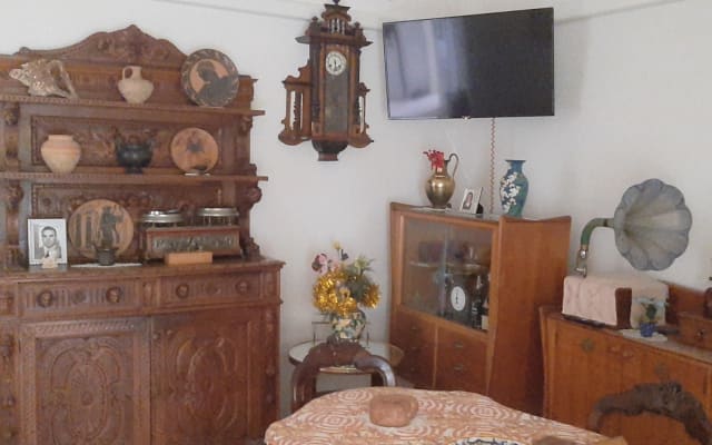 Quarto privado grande e agradável. Casa de banho e cozinha partilhadas