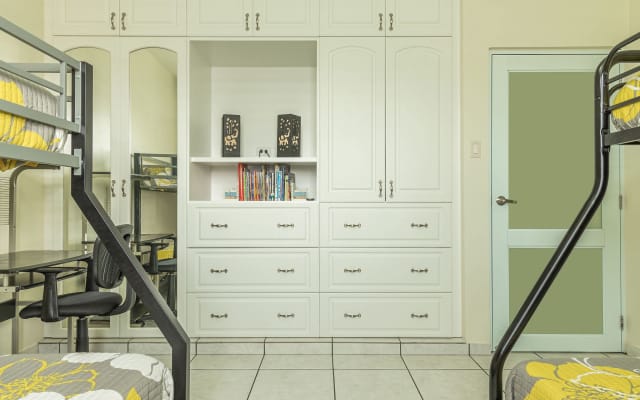 Spacious Villa at only few minutes from Crashboat and airport