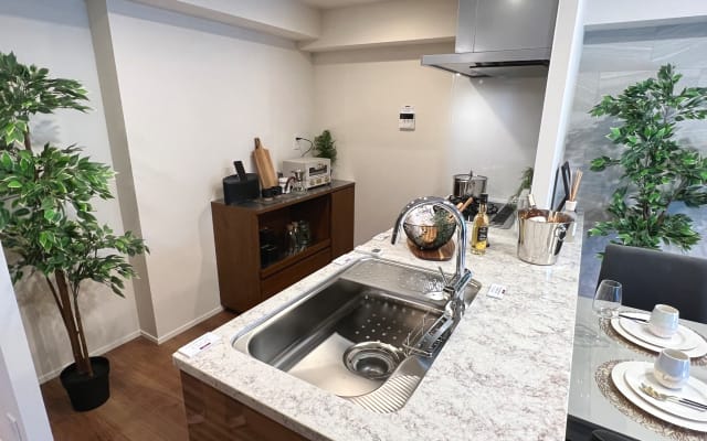 Apartamento novo, limpo e acolhedor numa localização super conveniente.