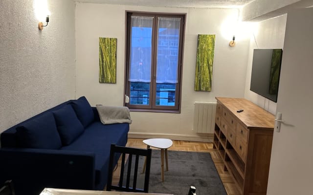 Apartamento espaçoso com terraço coberto e garagem