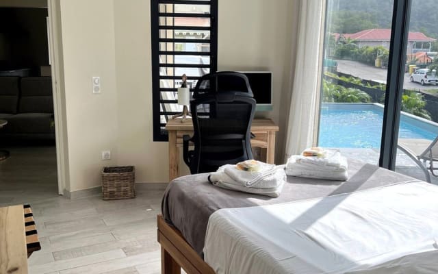 Villa con piscina cerca de la playa