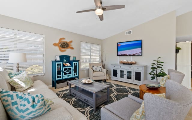 Just Beachy! 3bd 2ba by within steps of the Ocean and peekaboo views!
