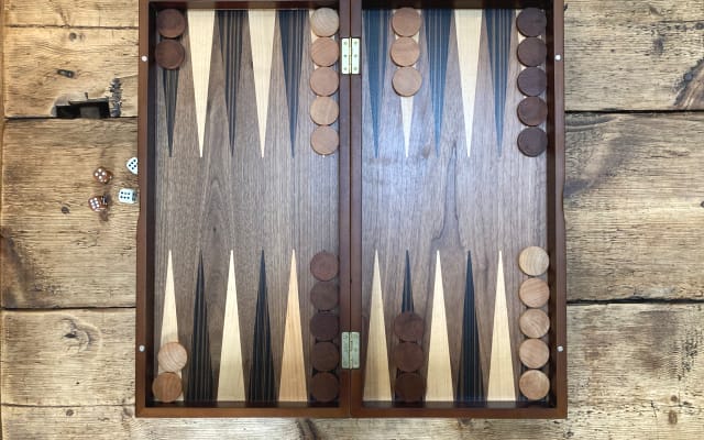 Sebastien's listing on misterb&b - Backgammon anyone?