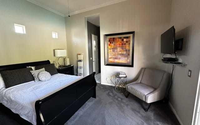 Private room in gated community in Cathedral City