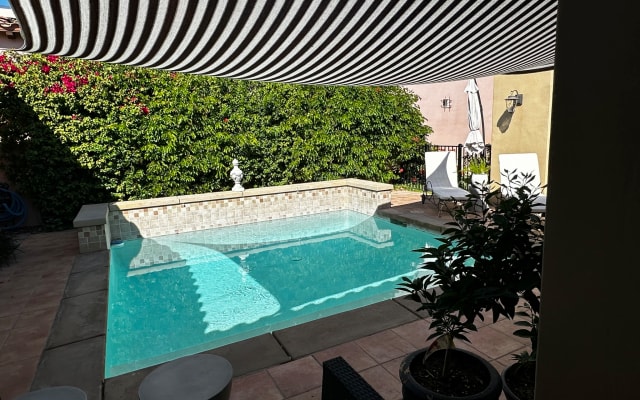 Private room in gated community in Cathedral City