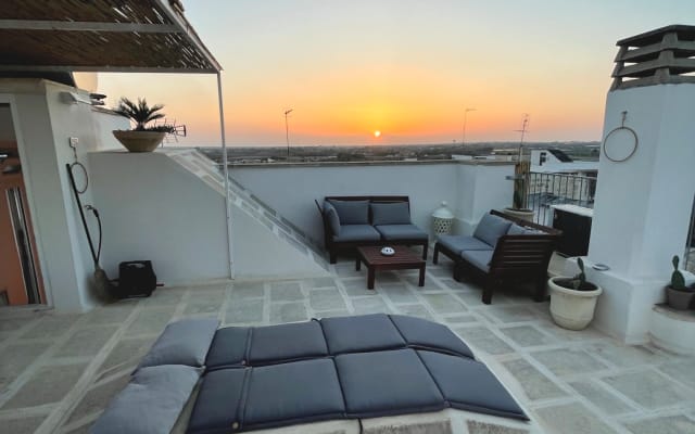 Loft no Salento com um belo terraço com vista para o pôr do sol.