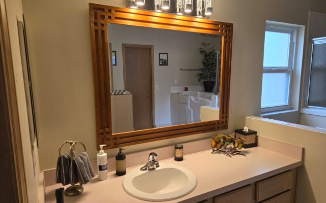 Quiet master suite in North Orlando