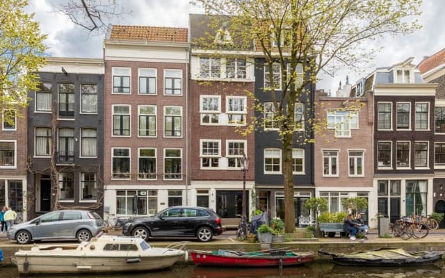 Wollten Sie schon immer mal in Amsterdam leben? Mit Grachtenblick