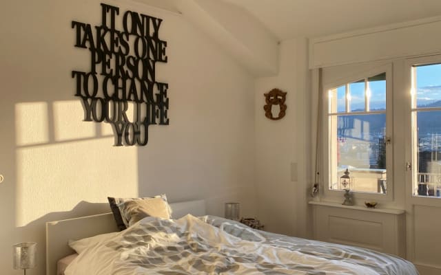 Quiet room with private bathroom in the heart of Zurich's Kreis 6...