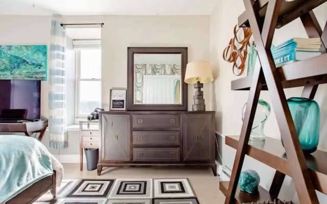 Private Bedroom with riverview