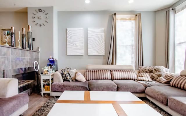 Private Bedroom with riverview