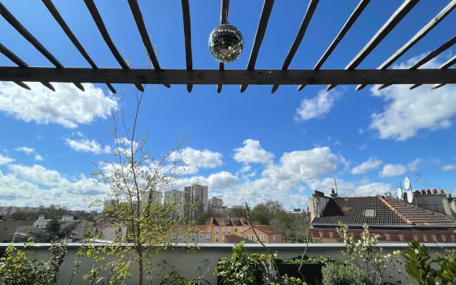 Rooftop loft, 180° south-facing view