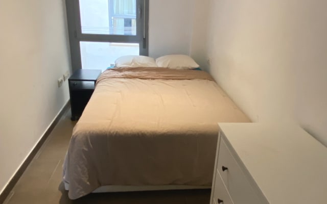 Room with private bathroom in excellent location (downtown)