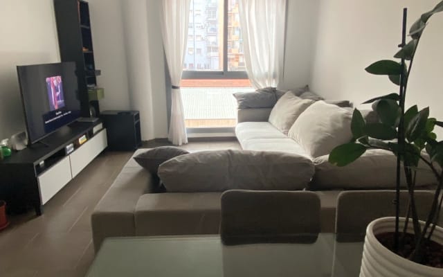 Room with private bathroom in excellent location (downtown)