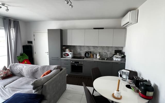 Penthouse de luxe avec vue sur la mer. Lit confortable. Salle de bain...