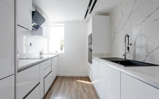 Full Apartment 2BD | Balcony with Marina View