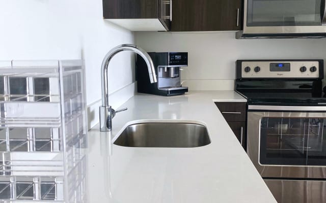 Apartamento novo/moderno no centro de Detroit.