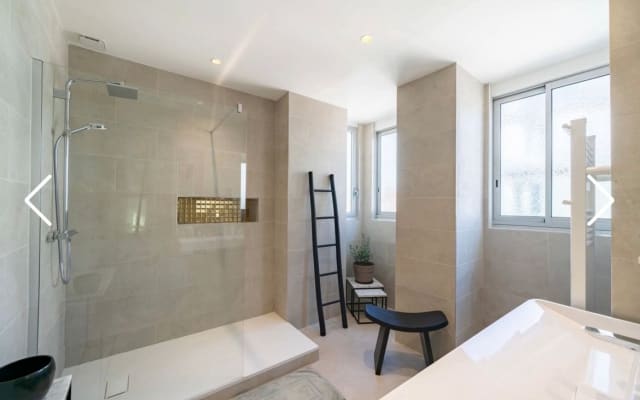 ZIMMER IN SEHR SCHÖNER WOHNUNG HYPER ZENTRUM. 100 M VON DEM PALAST